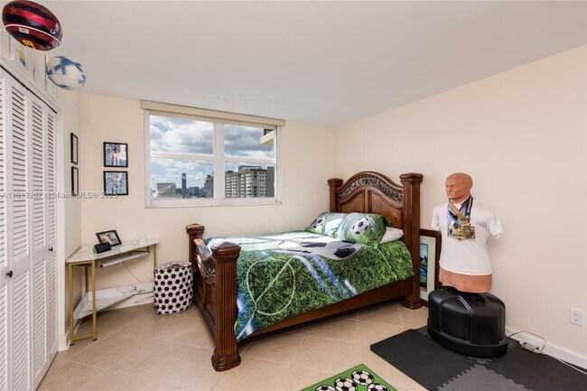Building Photo - 1501 S Ocean Dr