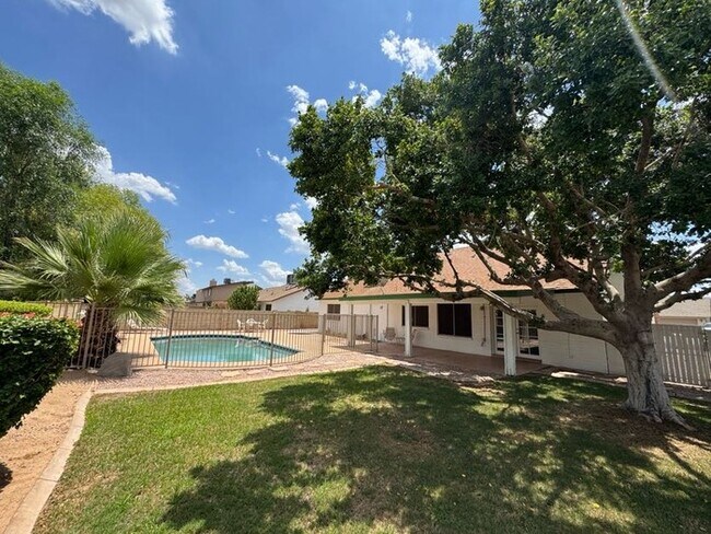Building Photo - Glendale 4br With Pool