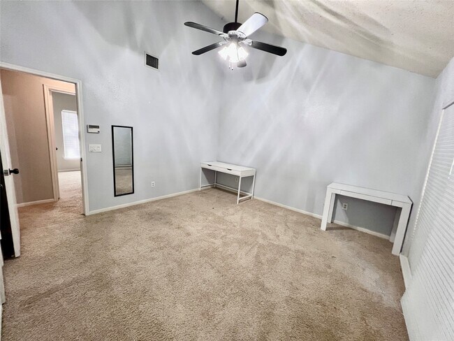 Building Photo - 7762 Pine Center Dr