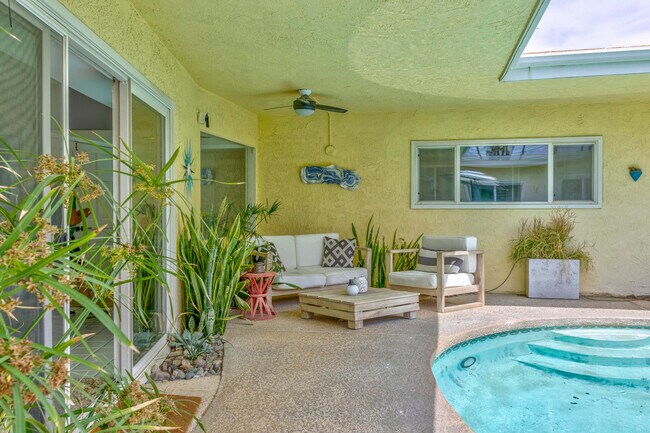 Building Photo - 74533 Peppertree Dr