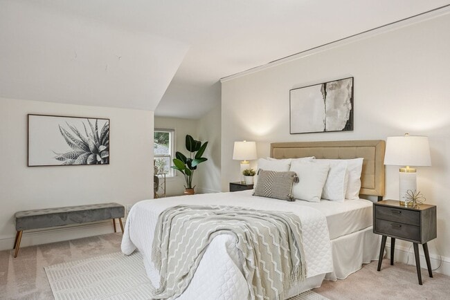 Building Photo - Classic Portland Charm + Modern Comfort in...