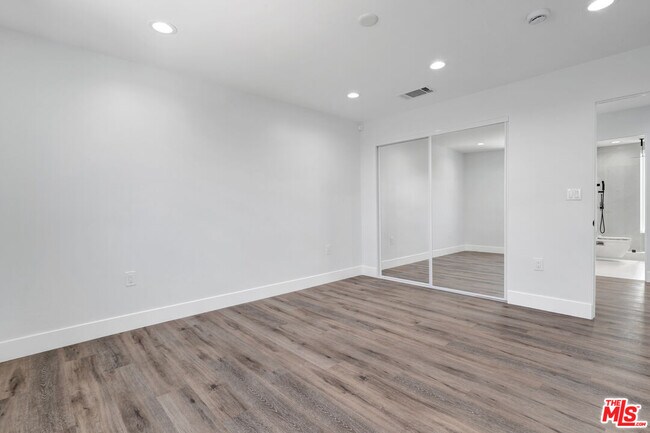 Building Photo - 11611 Burbank Blvd