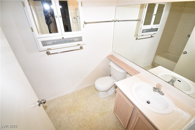 Building Photo - 1901 Villa Palms Ct