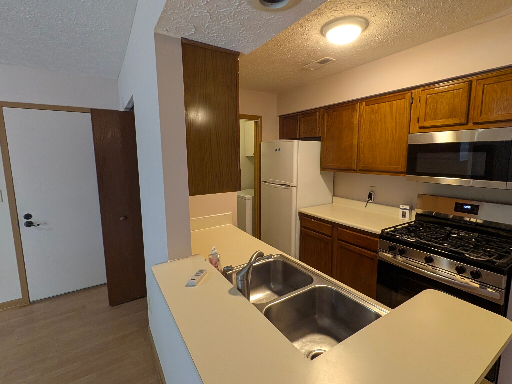 Building Photo - 2163 Hedgerow Rd