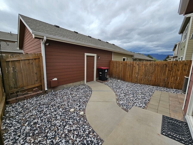 Building Photo - 3 Bed 3 bath house in 80916!