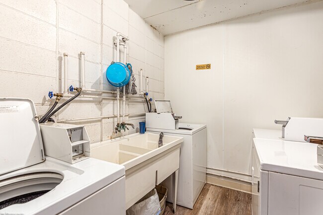 Building Photo - 11036 Kilpatrick Ave