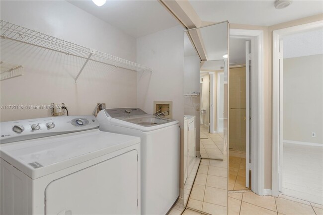 Building Photo - 3610 Yacht Club Dr