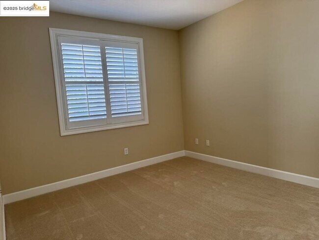 Building Photo - 203 Seaview Dr