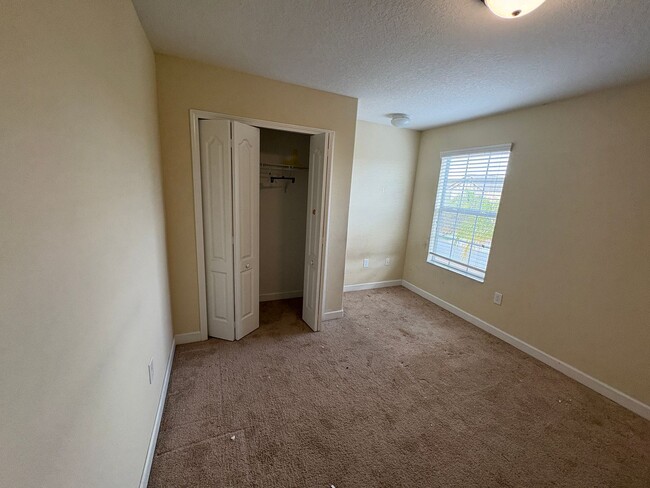 Building Photo - 4 BEDROOM / 3.5 BATHROOM RENTAL HOME - IND...