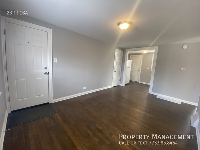 Building Photo - Completely Updated Secure Apartment In Qui...