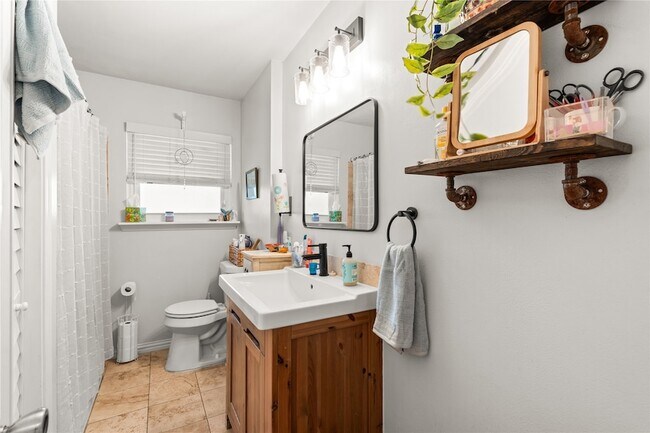 Building Photo - 5831 Burr Oak Dr