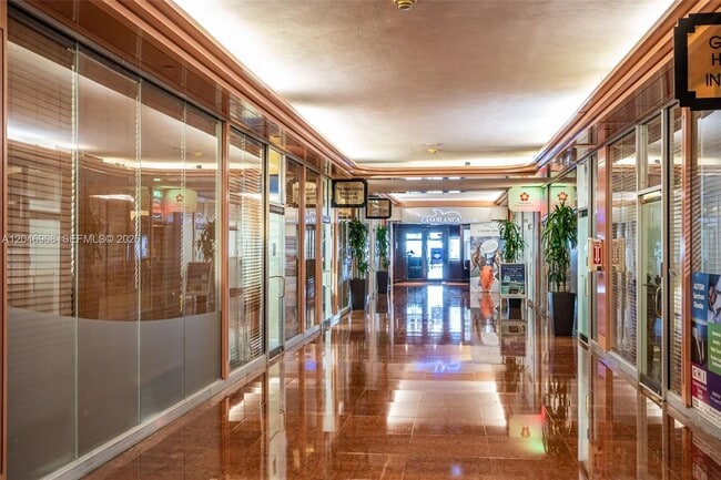 Building Photo - 1717 N Bayshore Dr