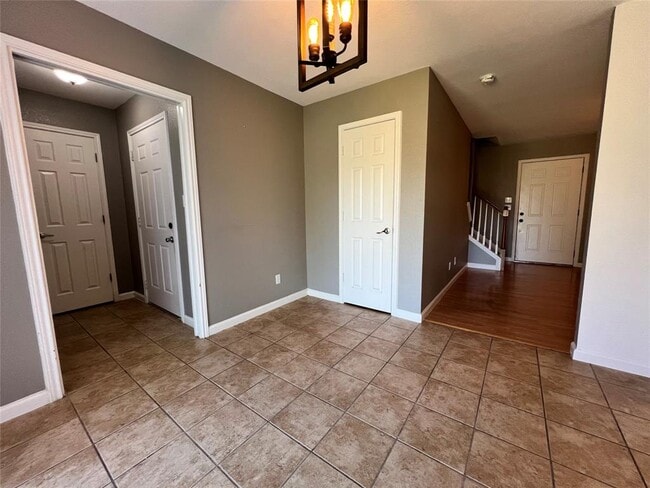 Building Photo - 715 Honeysuckle Dr