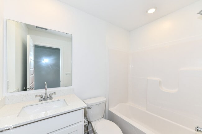 Building Photo - 1069 Sunderland Dr
