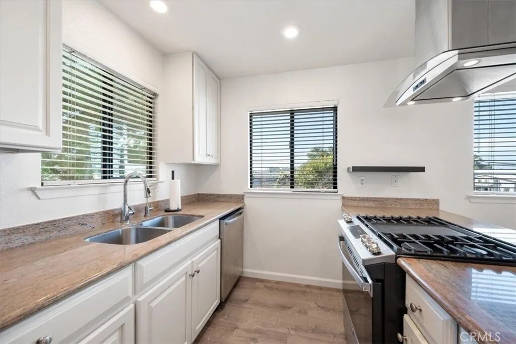 Building Photo - 1084 Baden Ave