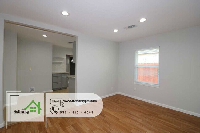 Building Photo - 1366 Magnolia Ave