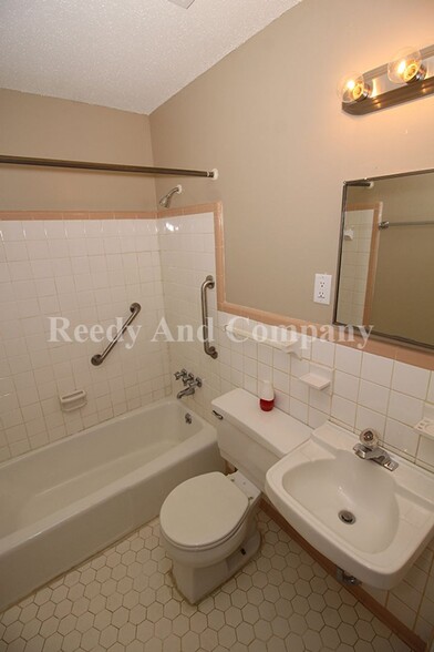 Building Photo - 3792 Kipling Ave