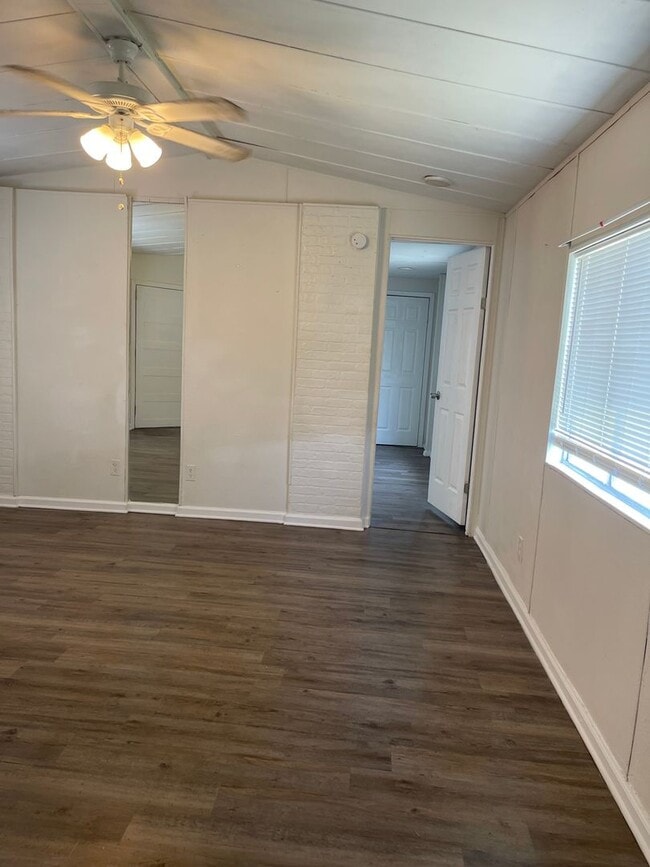 Building Photo - New Rental!!-Annaville/Calallen Area