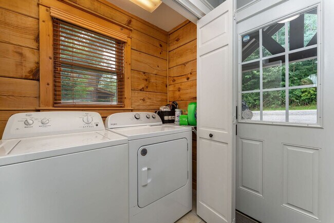 Building Photo - 49 Valley Dr