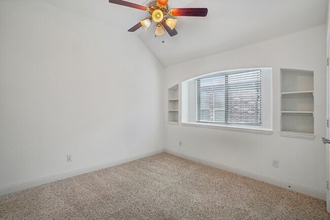 Building Photo - 1616 Downing Dr