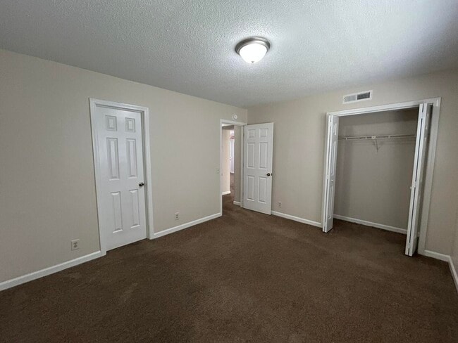 Building Photo - 166 Gertrude Dr