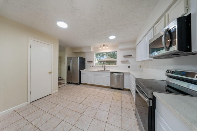 Building Photo - 15738 Tammany Ln