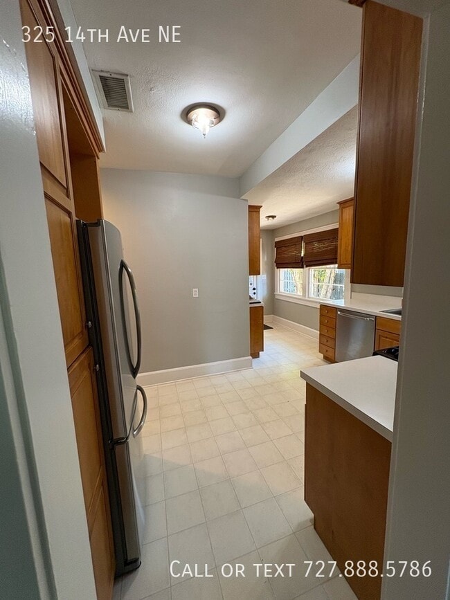 Building Photo - 325 14th Ave NE