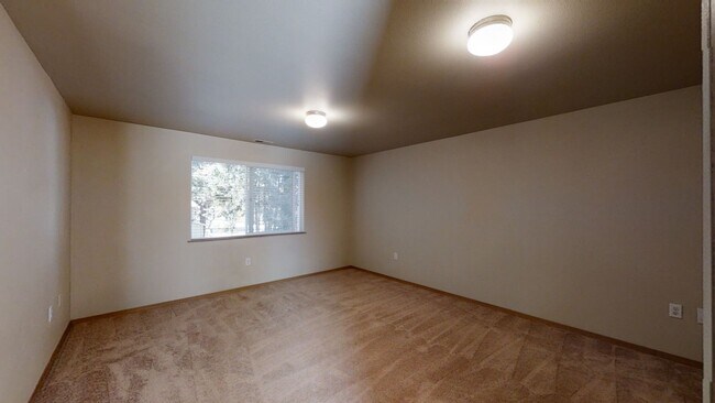 Building Photo - Clean Home with Lots of space ready to be your Home!