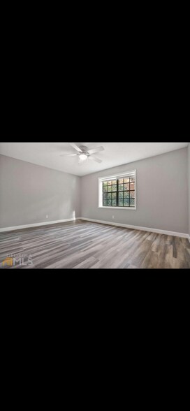 Building Photo - 325 Winding River Dr