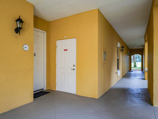 Building Photo - 5045 Fairways Cir