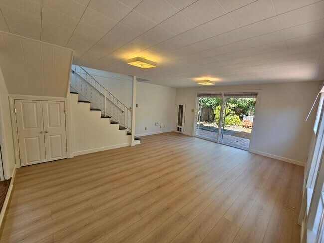 Building Photo - REGAL 4 Bed/3 Bath Home in FREMONT