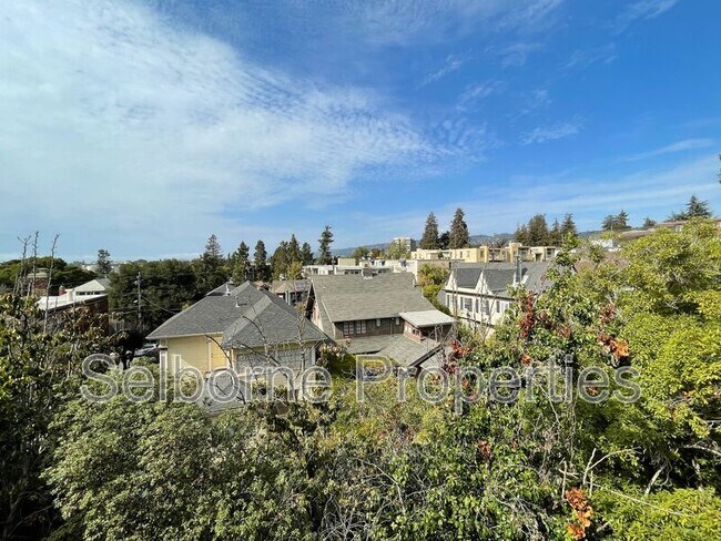 Building Photo - 601 Oakland Ave