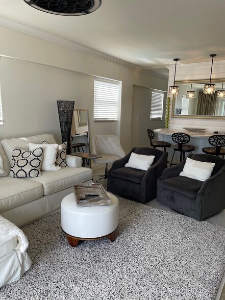 Building Photo - 901 S Surf Rd