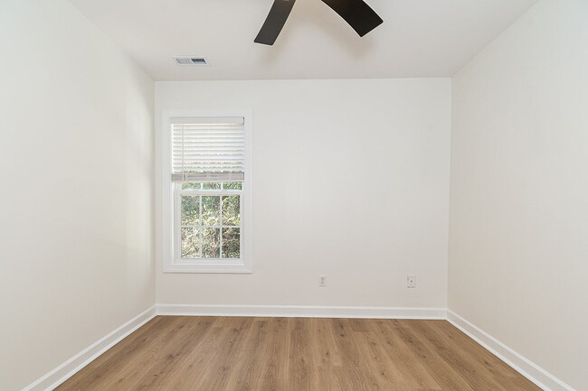 Building Photo - Charming & Spacious 3-Bed Townhouse with 2.5 Baths on Stadium Drive in Wake Forest!