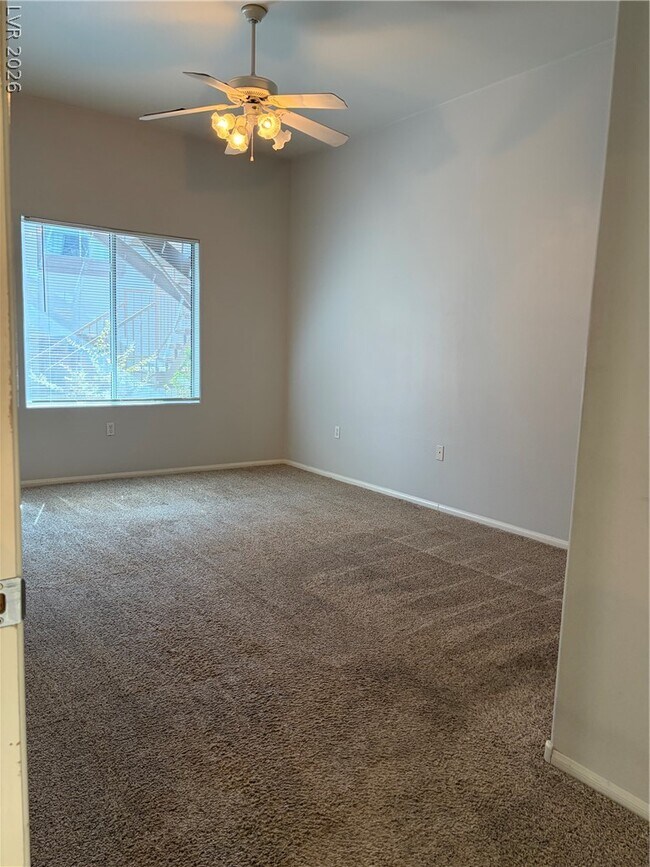 Building Photo - 2305 W Horizon Ridge Pkwy