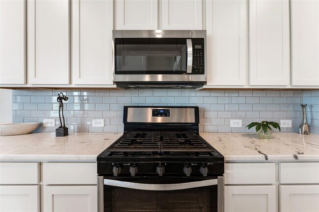 Building Photo - 3723 Lake Varano Cir