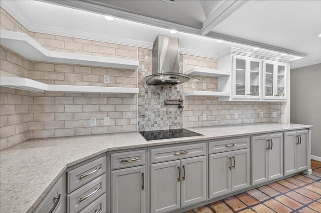 Building Photo - 5305 Greenbriar Dr