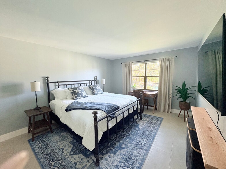 Building Photo - 2050 Oleander Blvd