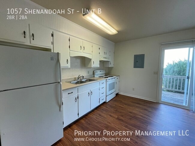 Building Photo - 2 Bedroom, 1.5 Bathroom Townhome in Harris...