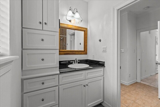 Building Photo - 6118 Tyne St