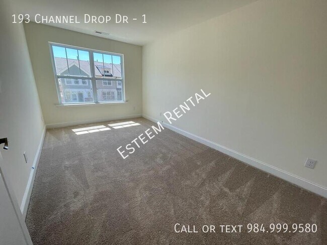 Building Photo - 193 Channel Drop Dr