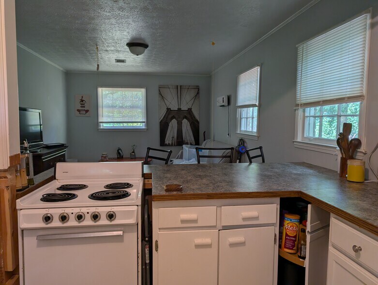 Building Photo - 1738 Pounds Rd