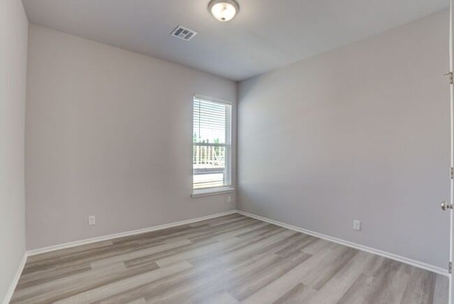 Building Photo - Need More Space? This 4/2.5/2 Has It!