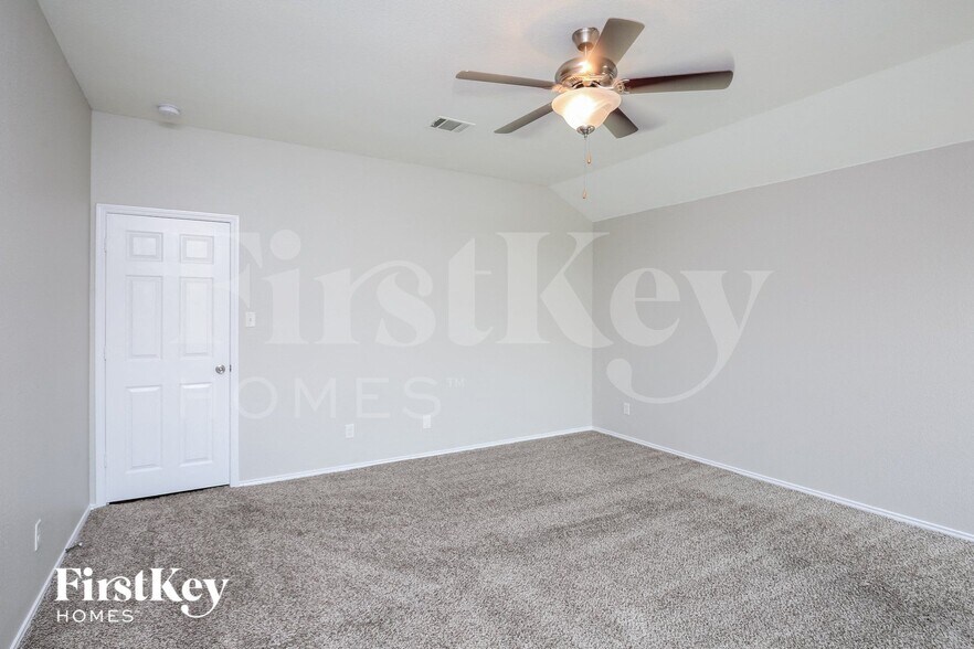 Building Photo - 2037 Cattle Creek Rd