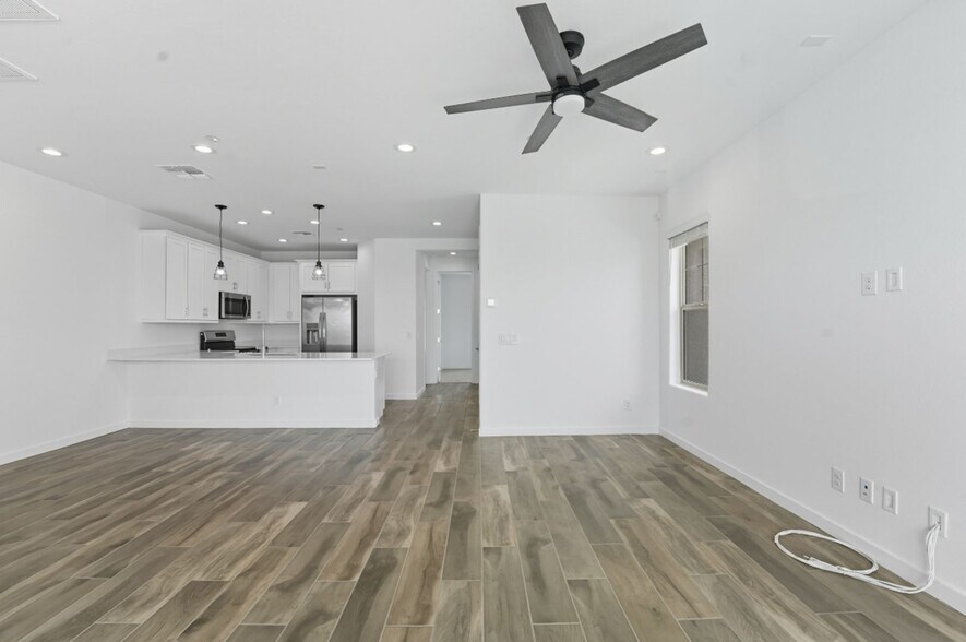 Building Photo - 4063 E Amoroso Dr