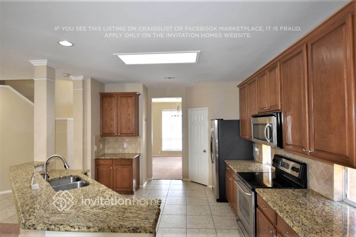 Building Photo - 10113 Pear St