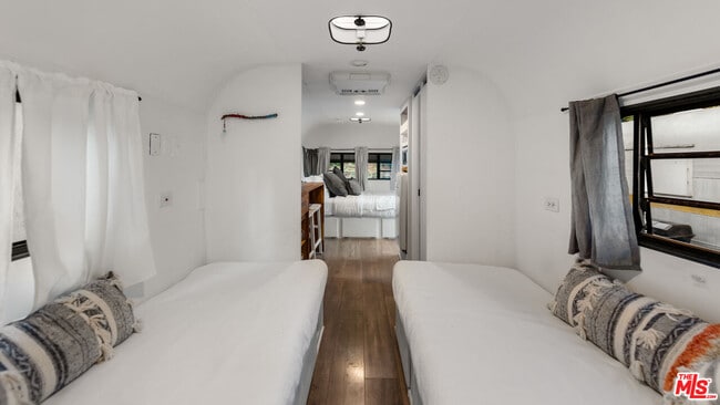 Building Photo - 272 N Topanga Canyon Blvd