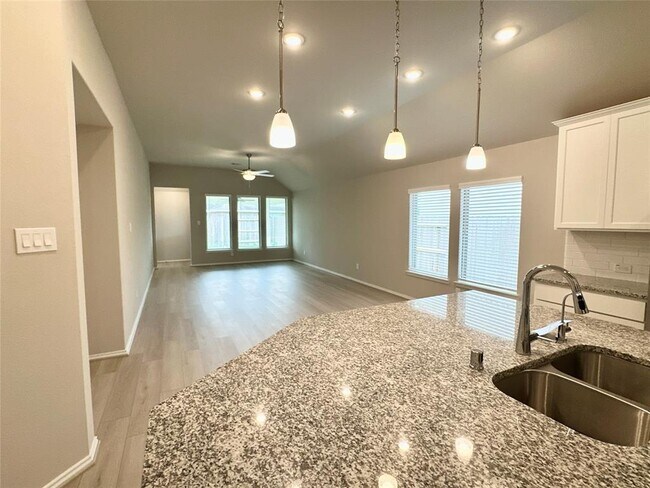 Building Photo - 31908 Retama Rnch Dr