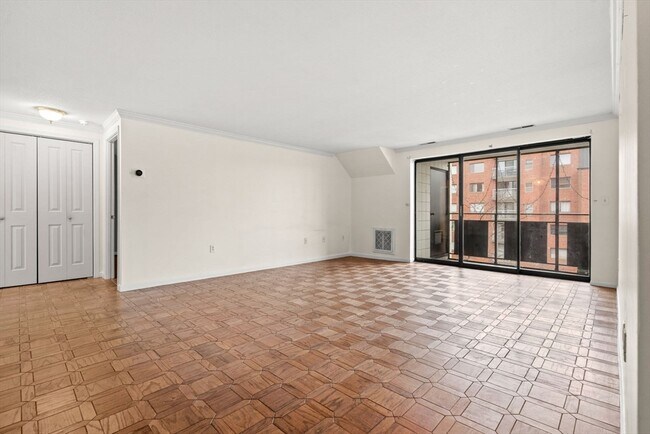Building Photo - 12 9th St
