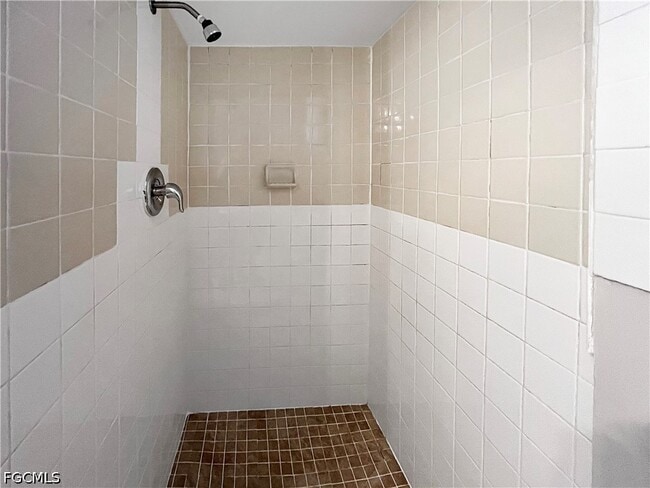 Building Photo - 1615 Evans Ave